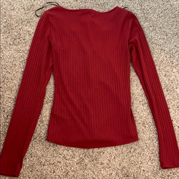 Red long sleeve shirt with adjustable ties. - Picture 2 of 2